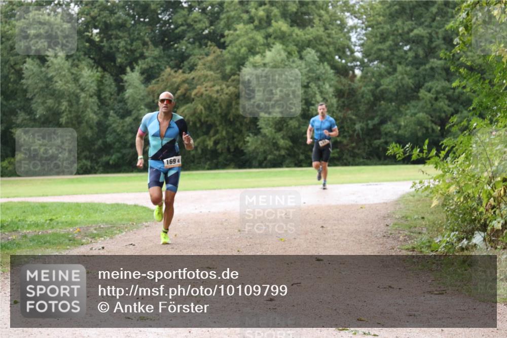 30.08.2026 - Elbe Triathlon Hamburg Antke Förster http://msf.ph/oto/10109799 30.08.2026 16:26:36 Laufen 1694 meine-sportfotos.de
