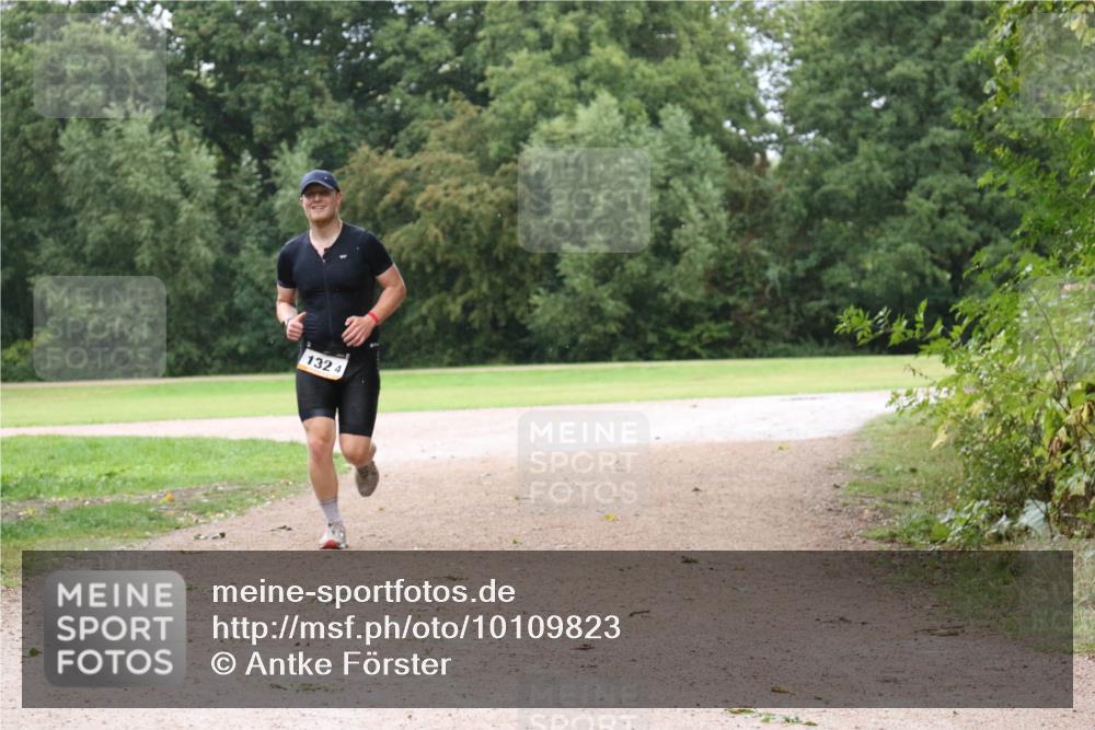 30.08.2026 - Elbe Triathlon Hamburg Antke Förster http://msf.ph/oto/10109823 30.08.2026 16:27:07 Laufen 132, 4 meine-sportfotos.de