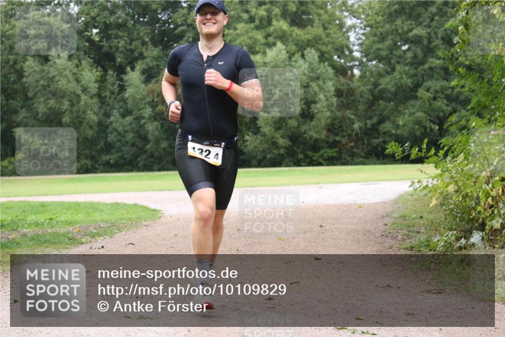 30.08.2026 - Elbe Triathlon Hamburg Antke Förster http://msf.ph/oto/10109829 30.08.2026 16:27:09 Laufen 32, 4 meine-sportfotos.de