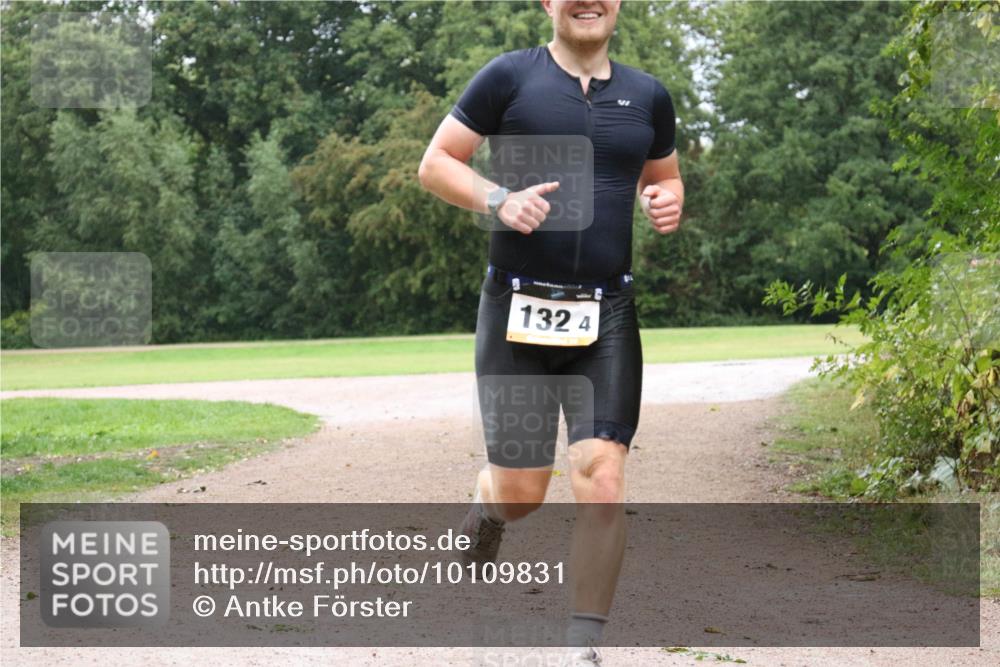 30.08.2026 - Elbe Triathlon Hamburg Antke Förster http://msf.ph/oto/10109831 30.08.2026 16:27:10 Laufen 1324 meine-sportfotos.de