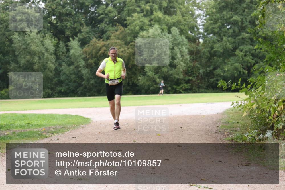 30.08.2026 - Elbe Triathlon Hamburg Antke Förster http://msf.ph/oto/10109857 30.08.2026 16:30:10 Laufen 1714 meine-sportfotos.de