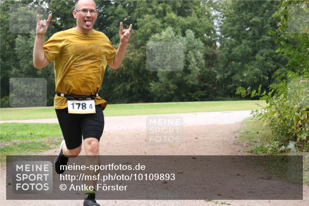30.08.2026 - Elbe Triathlon Hamburg Antke Förster http://msf.ph/oto/10109893 30.08.2026 16:31:10 Laufen 1784 meine-sportfotos.de