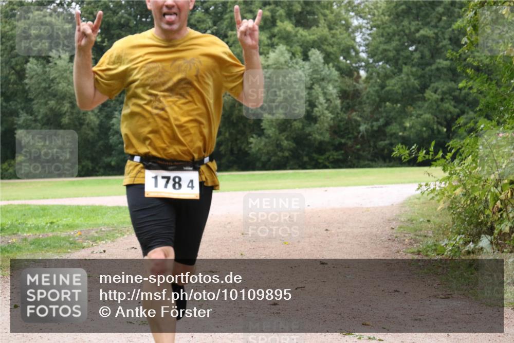 30.08.2026 - Elbe Triathlon Hamburg Antke Förster http://msf.ph/oto/10109895 30.08.2026 16:31:10 Laufen 1784 meine-sportfotos.de