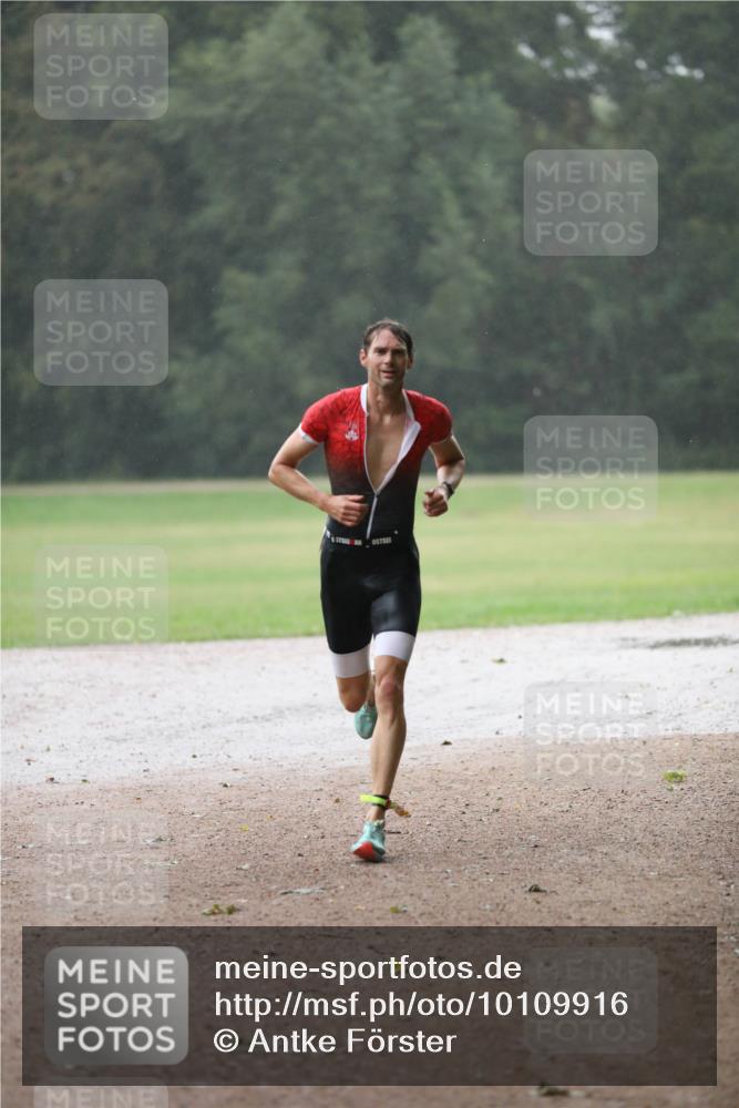 30.08.2026 - Elbe Triathlon Hamburg Antke Förster http://msf.ph/oto/10109916 30.08.2026 16:10:09 Laufen  meine-sportfotos.de