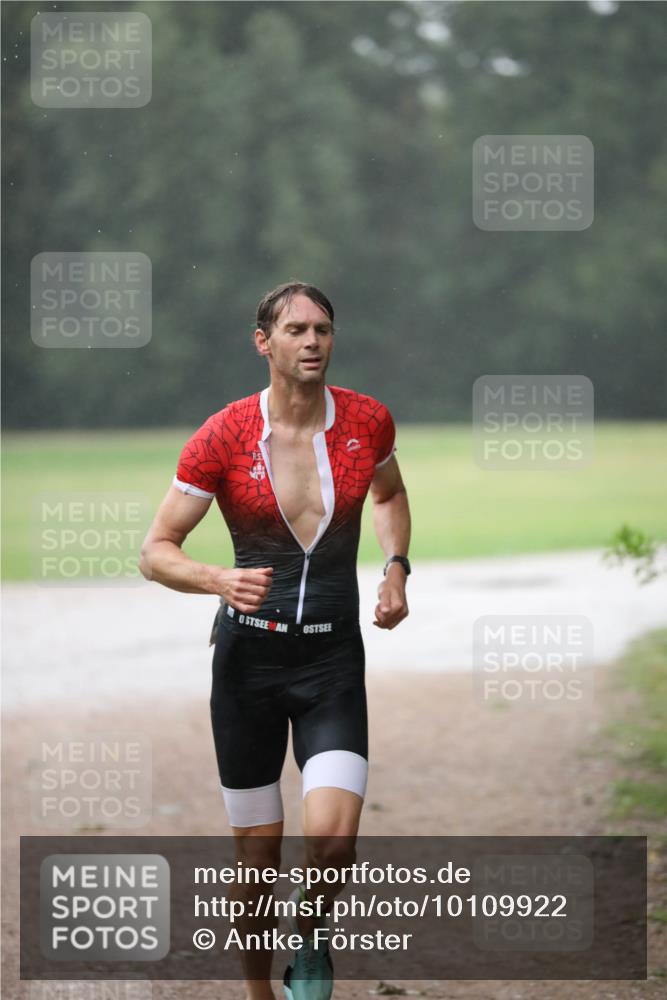 30.08.2026 - Elbe Triathlon Hamburg Antke Förster http://msf.ph/oto/10109922 30.08.2026 16:10:10 Laufen  meine-sportfotos.de