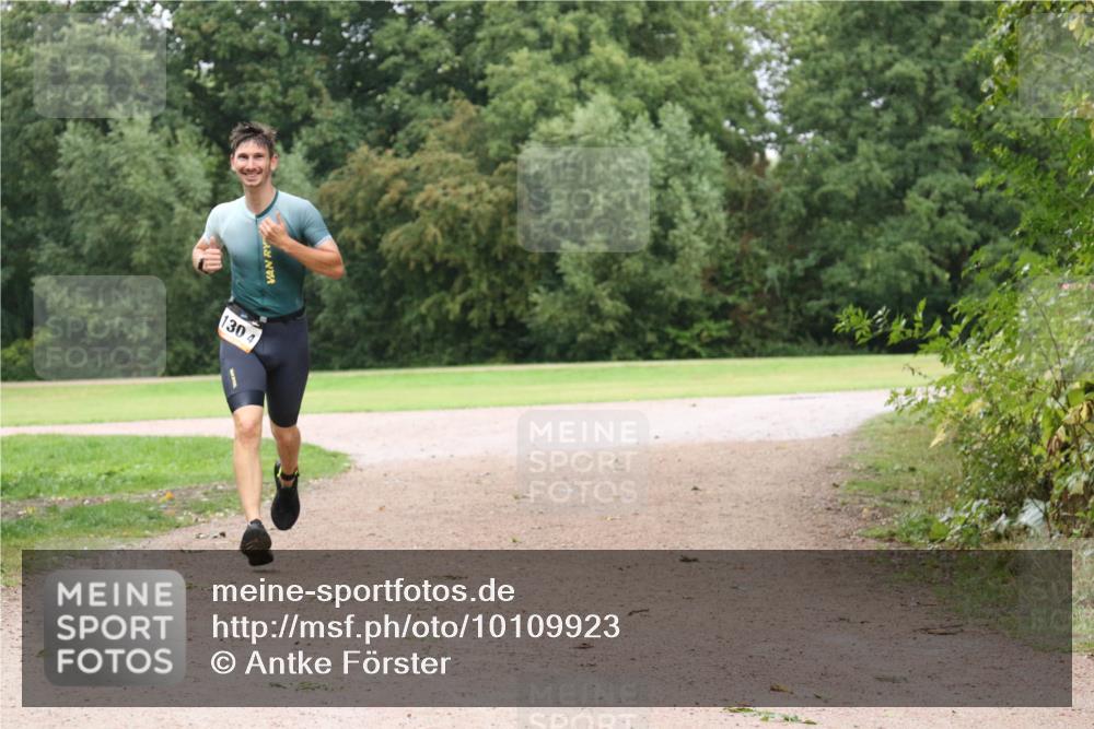 30.08.2026 - Elbe Triathlon Hamburg Antke Förster http://msf.ph/oto/10109923 30.08.2026 16:36:59 Laufen 130, 4 meine-sportfotos.de