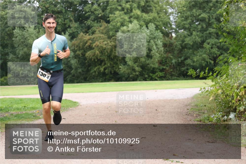 30.08.2026 - Elbe Triathlon Hamburg Antke Förster http://msf.ph/oto/10109925 30.08.2026 16:37:00 Laufen 130, 4 meine-sportfotos.de