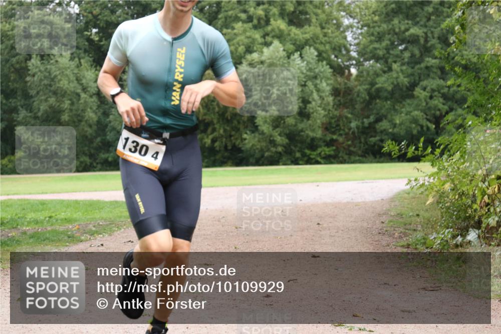 30.08.2026 - Elbe Triathlon Hamburg Antke Förster http://msf.ph/oto/10109929 30.08.2026 16:37:01 Laufen 130, 4 meine-sportfotos.de
