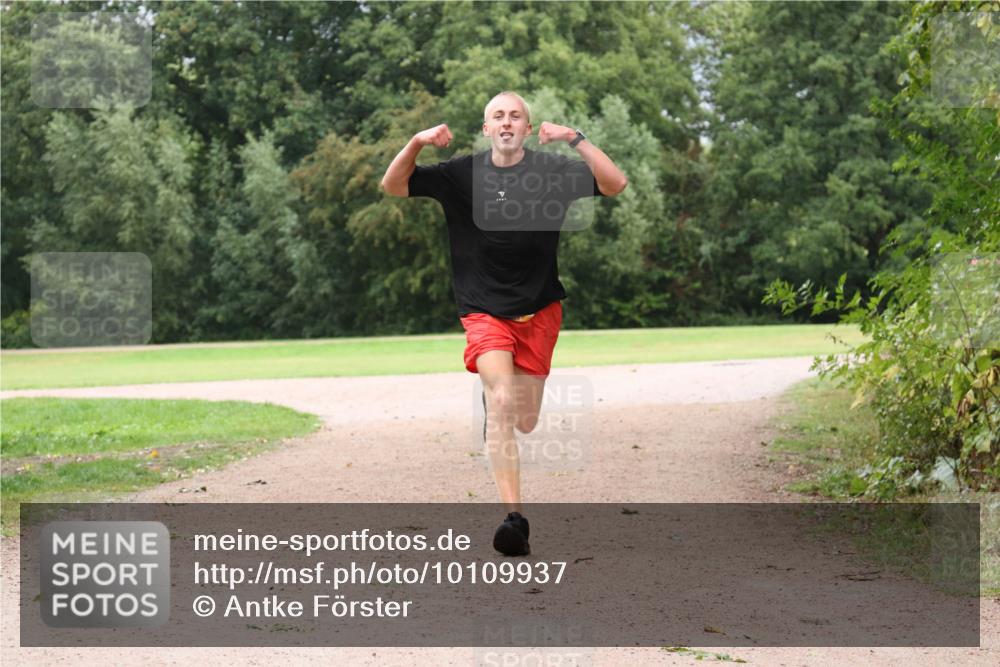 30.08.2026 - Elbe Triathlon Hamburg Antke Förster http://msf.ph/oto/10109937 30.08.2026 16:39:23 Laufen  meine-sportfotos.de
