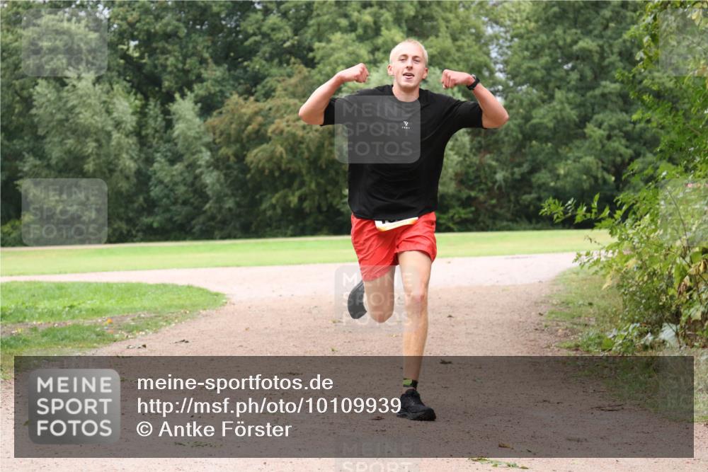 30.08.2026 - Elbe Triathlon Hamburg Antke Förster http://msf.ph/oto/10109939 30.08.2026 16:39:23 Laufen  meine-sportfotos.de