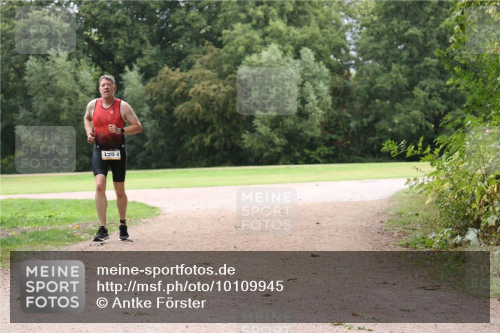 30.08.2026 - Elbe Triathlon Hamburg Antke Förster http://msf.ph/oto/10109945 30.08.2026 16:40:24 Laufen 1554 meine-sportfotos.de
