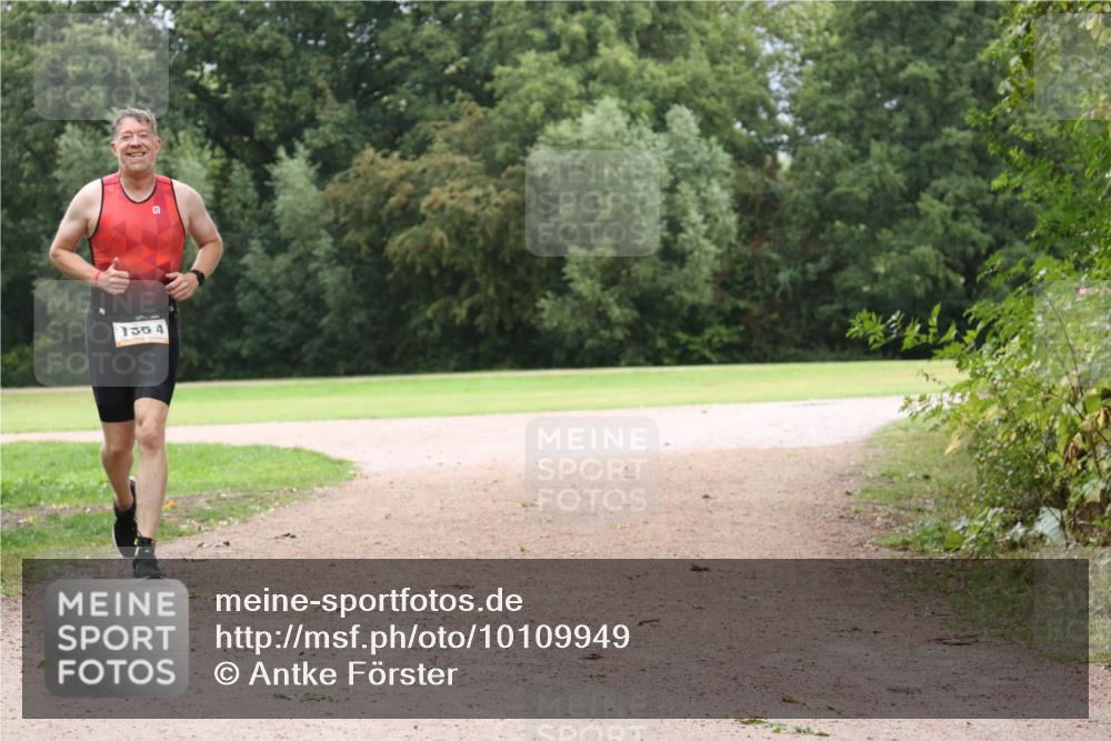 30.08.2026 - Elbe Triathlon Hamburg Antke Förster http://msf.ph/oto/10109949 30.08.2026 16:40:25 Laufen 1354 meine-sportfotos.de