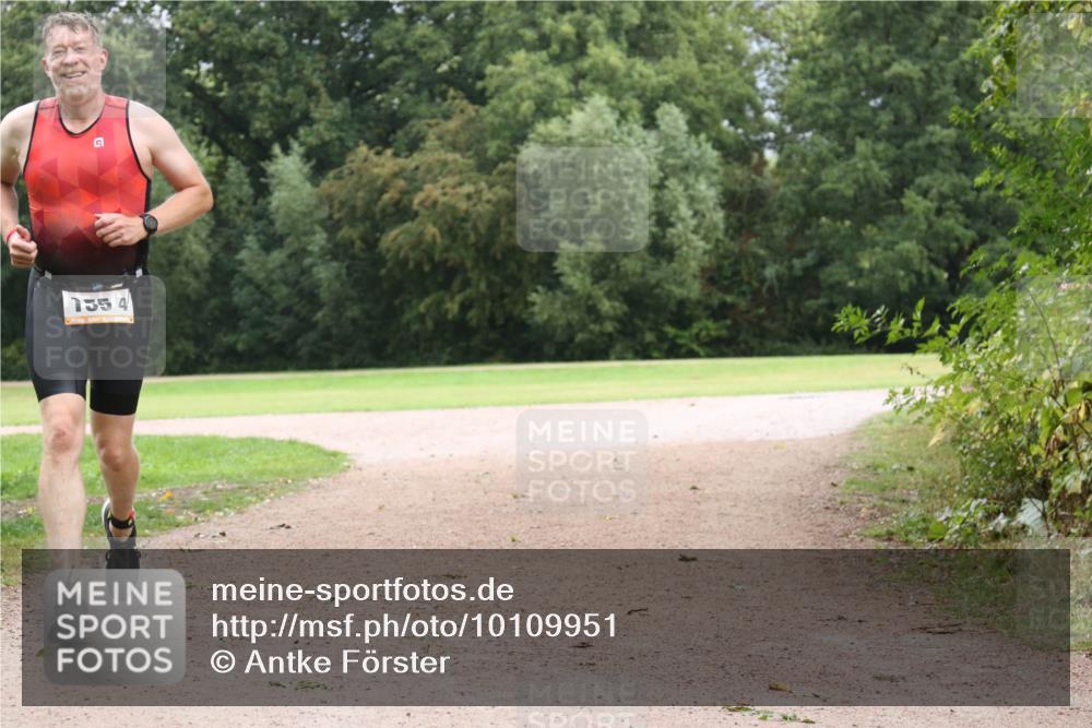 30.08.2026 - Elbe Triathlon Hamburg Antke Förster http://msf.ph/oto/10109951 30.08.2026 16:40:26 Laufen 1554 meine-sportfotos.de