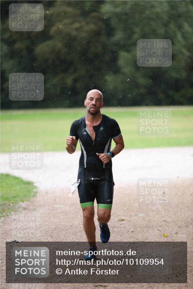 30.08.2026 - Elbe Triathlon Hamburg Antke Förster http://msf.ph/oto/10109954 30.08.2026 16:14:00 Laufen  meine-sportfotos.de