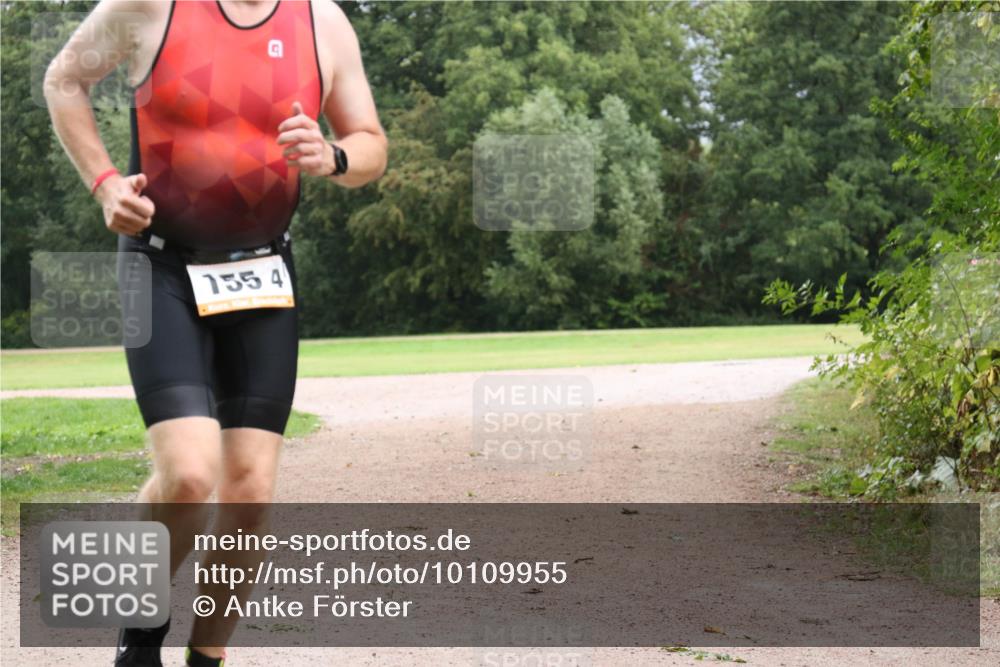 30.08.2026 - Elbe Triathlon Hamburg Antke Förster http://msf.ph/oto/10109955 30.08.2026 16:40:27 Laufen 1554 meine-sportfotos.de