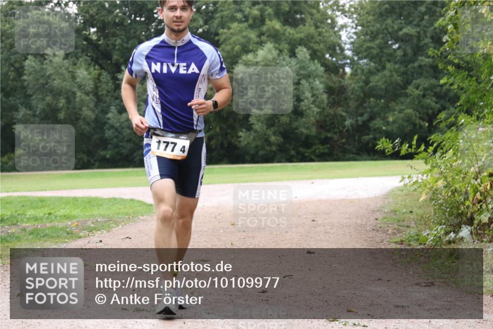 30.08.2026 - Elbe Triathlon Hamburg Antke Förster http://msf.ph/oto/10109977 30.08.2026 16:44:51 Laufen 177, 4 meine-sportfotos.de