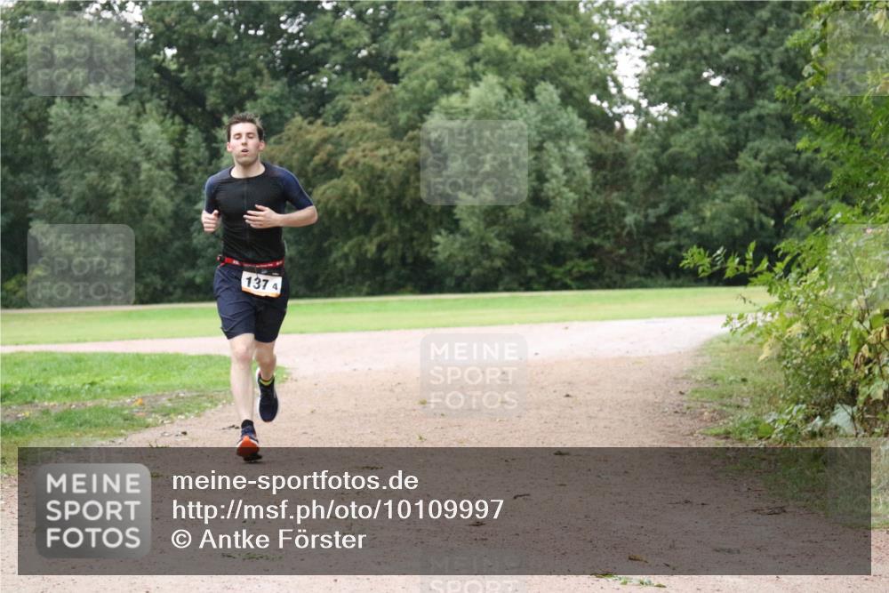 30.08.2026 - Elbe Triathlon Hamburg Antke Förster http://msf.ph/oto/10109997 30.08.2026 16:53:50 Laufen 137, 4 meine-sportfotos.de