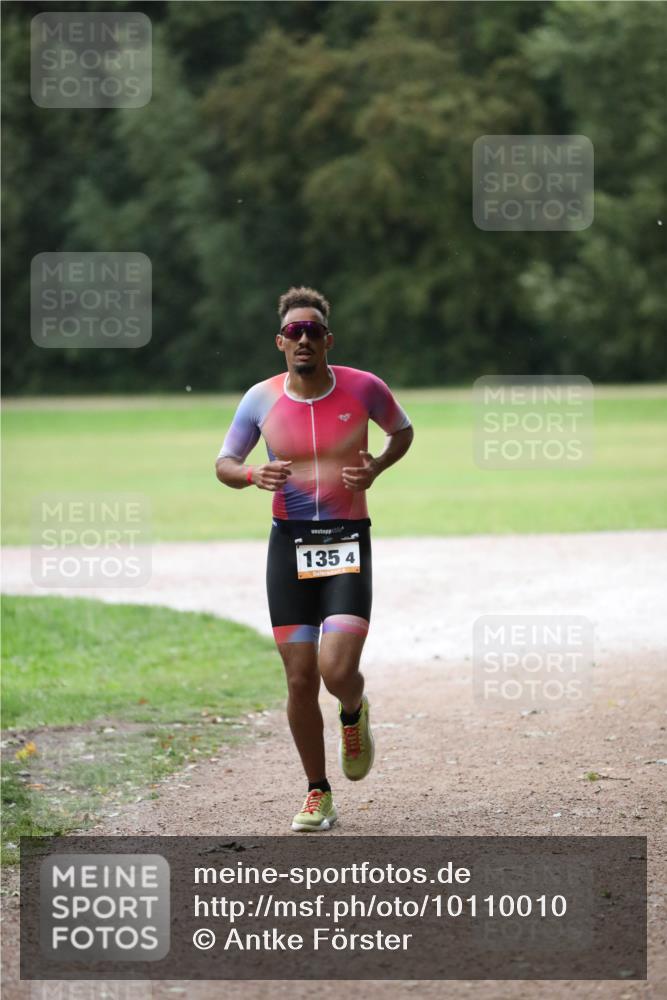 30.08.2026 - Elbe Triathlon Hamburg Antke Förster http://msf.ph/oto/10110010 30.08.2026 16:18:00 Laufen 135, 4, 4 meine-sportfotos.de