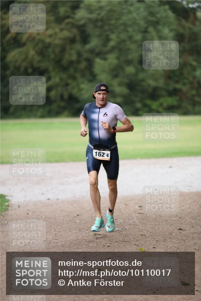 30.08.2026 - Elbe Triathlon Hamburg Antke Förster http://msf.ph/oto/10110017 30.08.2026 16:20:14 Laufen 162, 4 meine-sportfotos.de