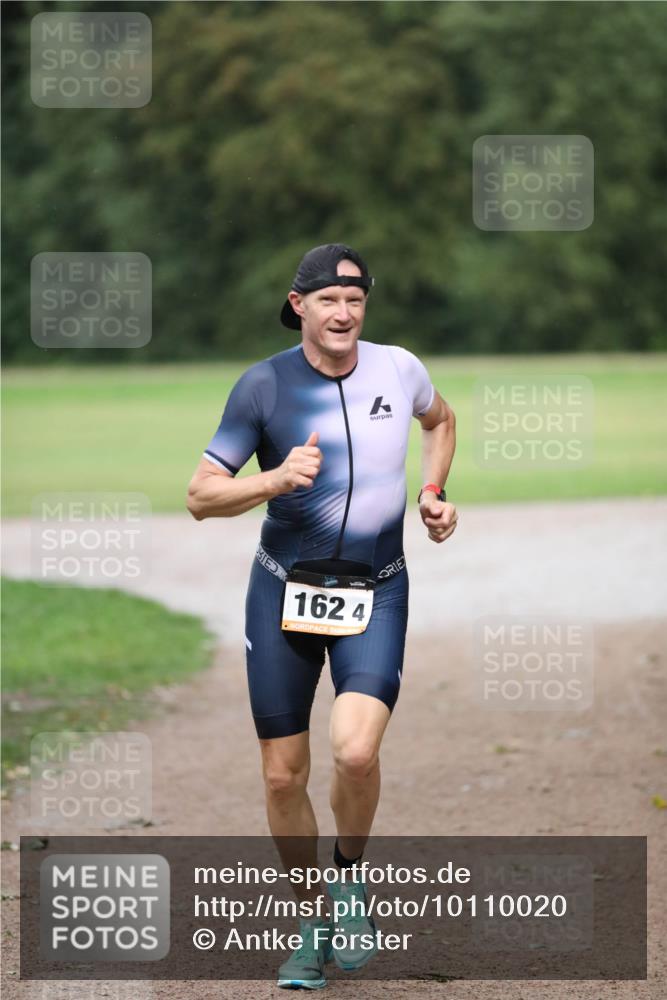30.08.2026 - Elbe Triathlon Hamburg Antke Förster http://msf.ph/oto/10110020 30.08.2026 16:20:15 Laufen 1624 meine-sportfotos.de