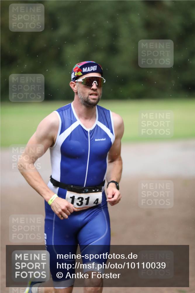 30.08.2026 - Elbe Triathlon Hamburg Antke Förster http://msf.ph/oto/10110039 30.08.2026 16:21:06 Laufen 131, 4 meine-sportfotos.de