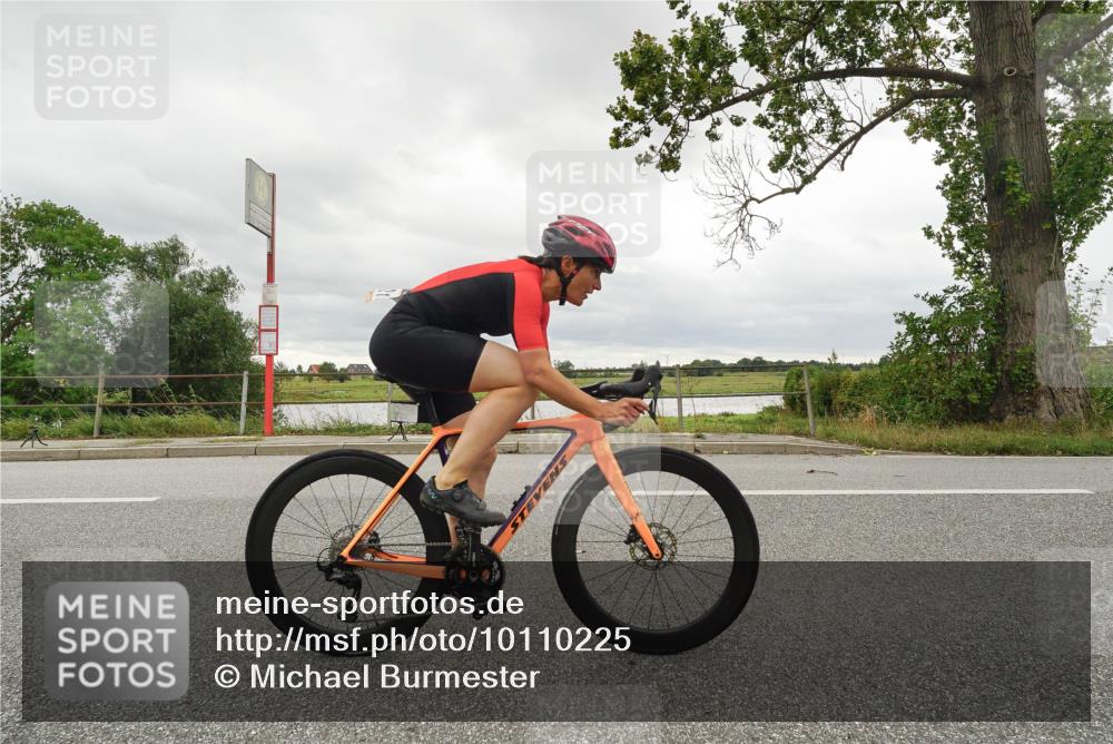 30.08.2026 - Elbe Triathlon Hamburg Michael Burmester http://msf.ph/oto/10110225 30.08.2026 14:09:41 Radfahren  meine-sportfotos.de