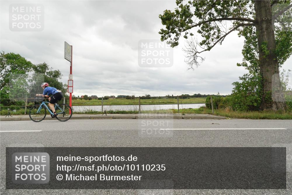 30.08.2026 - Elbe Triathlon Hamburg Michael Burmester http://msf.ph/oto/10110235 30.08.2026 14:10:13 Radfahren  meine-sportfotos.de