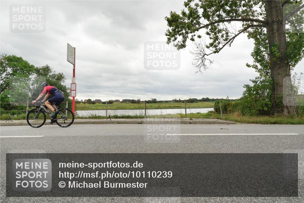 30.08.2026 - Elbe Triathlon Hamburg Michael Burmester http://msf.ph/oto/10110239 30.08.2026 14:10:26 Radfahren  meine-sportfotos.de