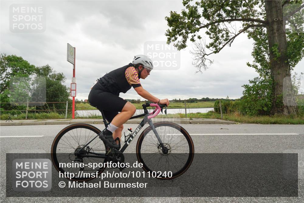 30.08.2026 - Elbe Triathlon Hamburg Michael Burmester http://msf.ph/oto/10110240 30.08.2026 14:10:27 Radfahren  meine-sportfotos.de