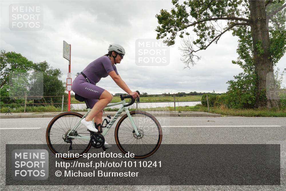 30.08.2026 - Elbe Triathlon Hamburg Michael Burmester http://msf.ph/oto/10110241 30.08.2026 14:10:31 Radfahren 2 meine-sportfotos.de