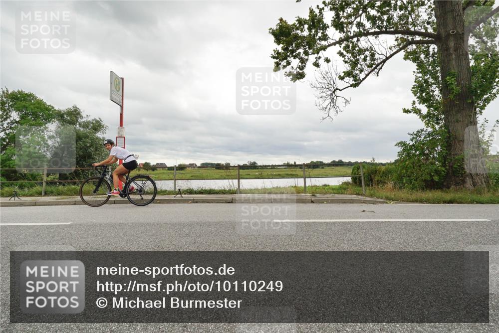 30.08.2026 - Elbe Triathlon Hamburg Michael Burmester http://msf.ph/oto/10110249 30.08.2026 14:10:59 Radfahren  meine-sportfotos.de