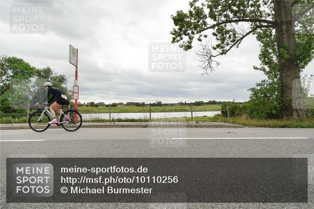 30.08.2026 - Elbe Triathlon Hamburg Michael Burmester http://msf.ph/oto/10110256 30.08.2026 14:11:20 Radfahren  meine-sportfotos.de