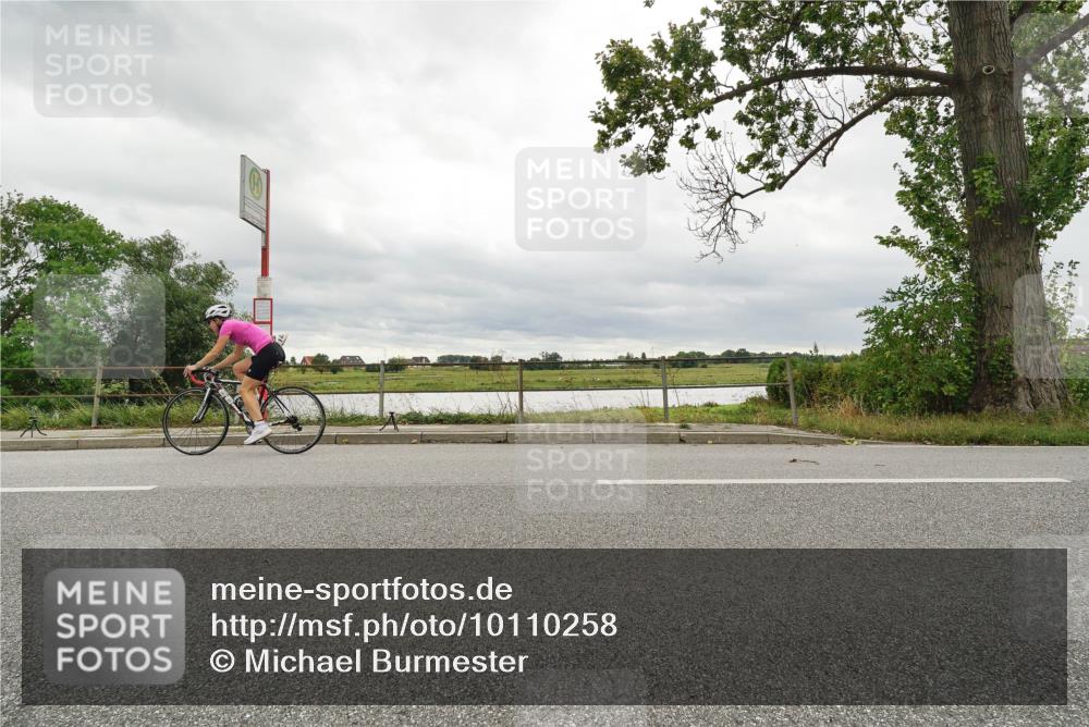30.08.2026 - Elbe Triathlon Hamburg Michael Burmester http://msf.ph/oto/10110258 30.08.2026 14:11:26 Radfahren  meine-sportfotos.de