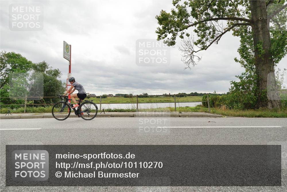 30.08.2026 - Elbe Triathlon Hamburg Michael Burmester http://msf.ph/oto/10110270 30.08.2026 14:12:12 Radfahren  meine-sportfotos.de