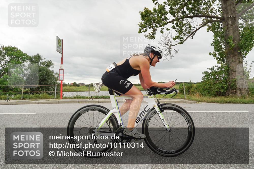 30.08.2026 - Elbe Triathlon Hamburg Michael Burmester http://msf.ph/oto/10110314 30.08.2026 14:14:46 Radfahren 020, 02 meine-sportfotos.de