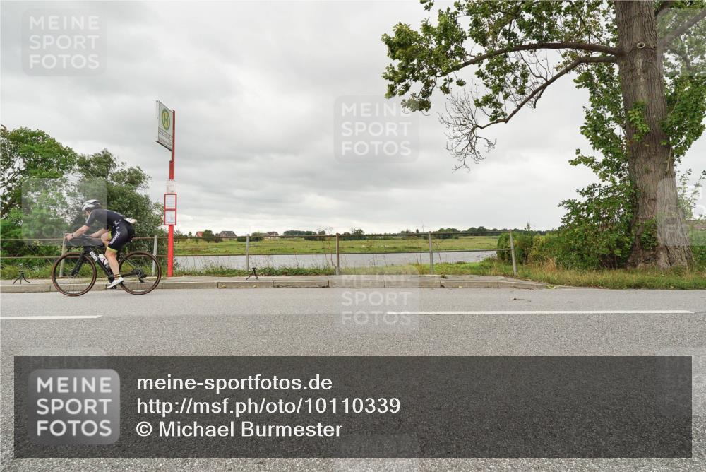30.08.2026 - Elbe Triathlon Hamburg Michael Burmester http://msf.ph/oto/10110339 30.08.2026 14:16:23 Radfahren  meine-sportfotos.de