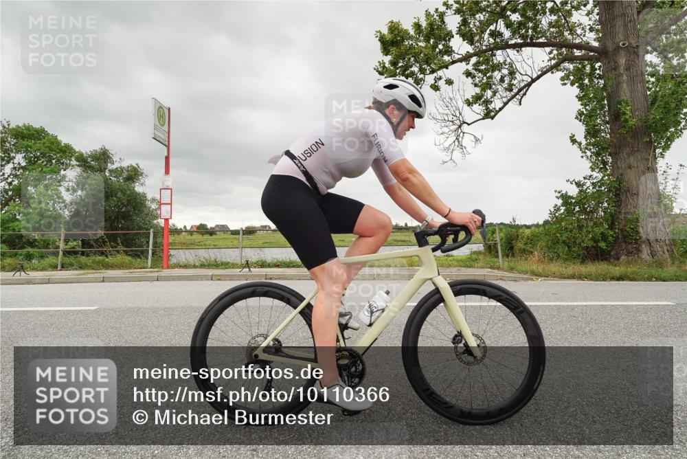 30.08.2026 - Elbe Triathlon Hamburg Michael Burmester http://msf.ph/oto/10110366 30.08.2026 14:18:09 Radfahren  meine-sportfotos.de