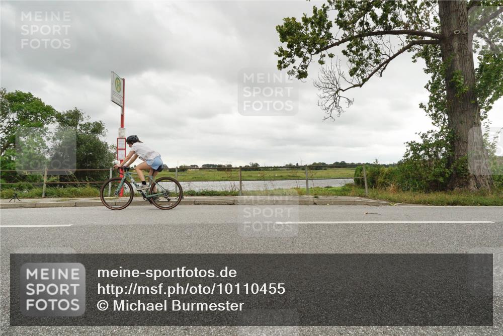 30.08.2026 - Elbe Triathlon Hamburg Michael Burmester http://msf.ph/oto/10110455 30.08.2026 14:25:16 Radfahren  meine-sportfotos.de