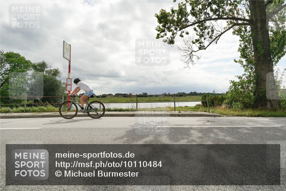 30.08.2026 - Elbe Triathlon Hamburg Michael Burmester http://msf.ph/oto/10110484 30.08.2026 14:32:42 Radfahren  meine-sportfotos.de