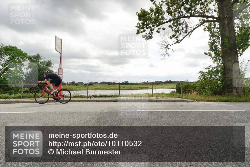 30.08.2026 - Elbe Triathlon Hamburg Michael Burmester http://msf.ph/oto/10110532 30.08.2026 14:46:03 Radfahren  meine-sportfotos.de