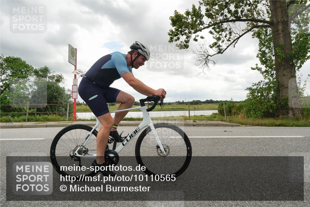 30.08.2026 - Elbe Triathlon Hamburg Michael Burmester http://msf.ph/oto/10110565 30.08.2026 14:49:00 Radfahren  meine-sportfotos.de
