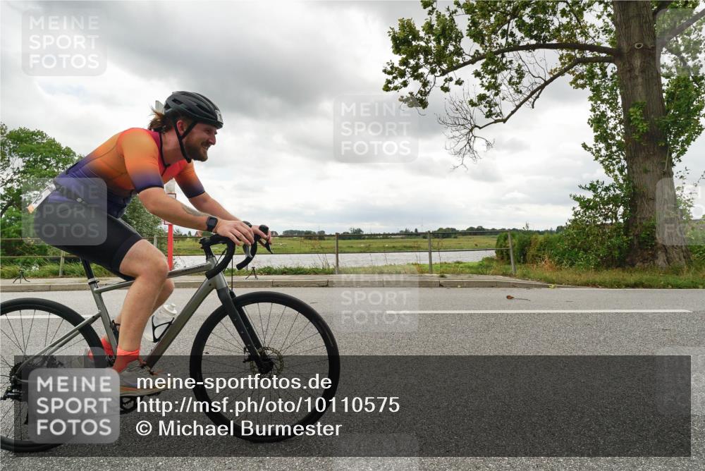 30.08.2026 - Elbe Triathlon Hamburg Michael Burmester http://msf.ph/oto/10110575 30.08.2026 14:49:59 Radfahren  meine-sportfotos.de