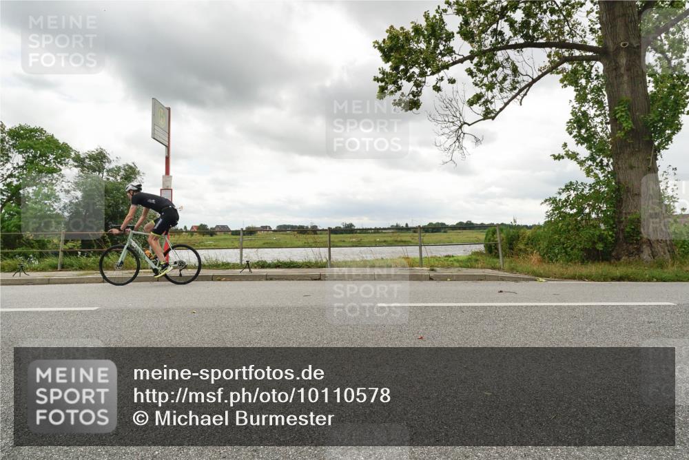 30.08.2026 - Elbe Triathlon Hamburg Michael Burmester http://msf.ph/oto/10110578 30.08.2026 14:50:20 Radfahren  meine-sportfotos.de