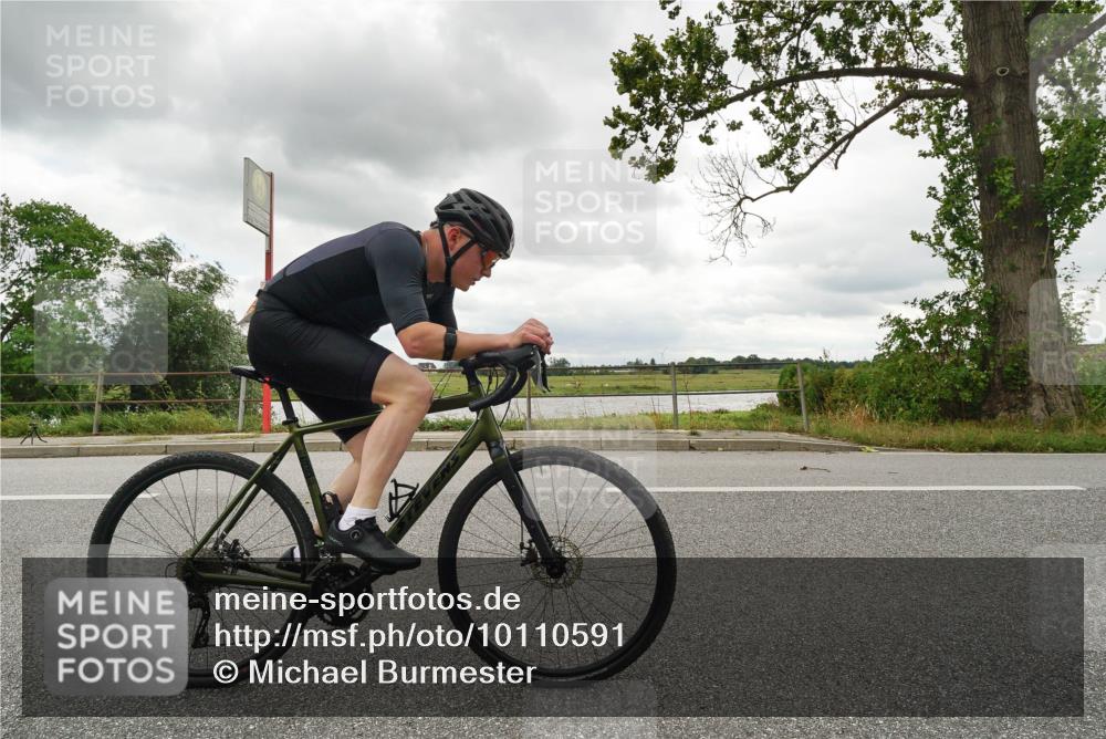 30.08.2026 - Elbe Triathlon Hamburg Michael Burmester http://msf.ph/oto/10110591 30.08.2026 14:51:23 Radfahren  meine-sportfotos.de