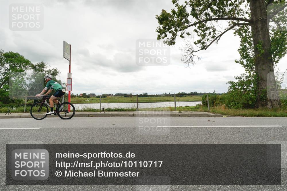 30.08.2026 - Elbe Triathlon Hamburg Michael Burmester http://msf.ph/oto/10110717 30.08.2026 15:01:23 Radfahren  meine-sportfotos.de