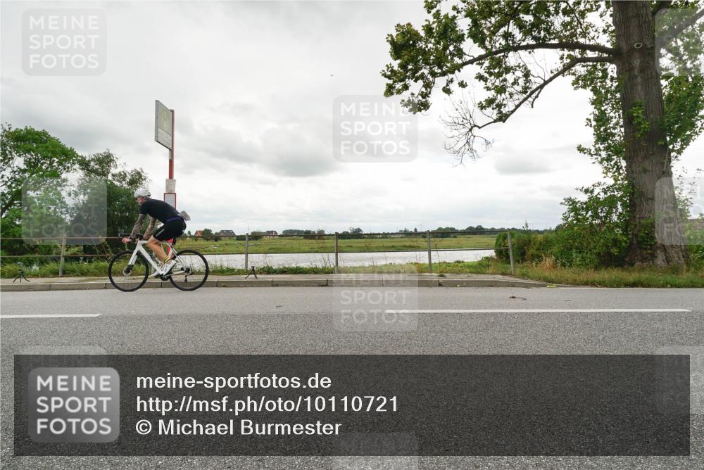 30.08.2026 - Elbe Triathlon Hamburg Michael Burmester http://msf.ph/oto/10110721 30.08.2026 15:01:35 Radfahren  meine-sportfotos.de
