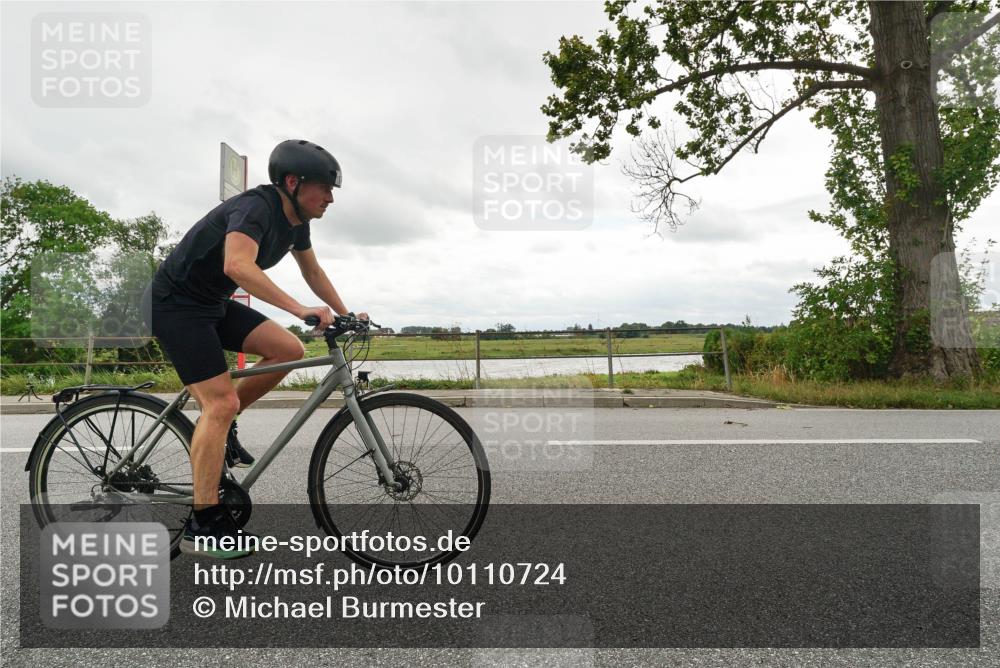 30.08.2026 - Elbe Triathlon Hamburg Michael Burmester http://msf.ph/oto/10110724 30.08.2026 15:02:10 Radfahren  meine-sportfotos.de