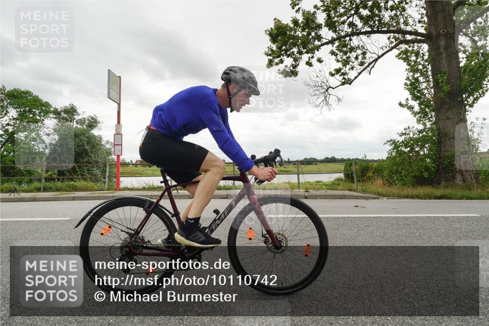 30.08.2026 - Elbe Triathlon Hamburg Michael Burmester http://msf.ph/oto/10110742 30.08.2026 15:04:33 Radfahren  meine-sportfotos.de