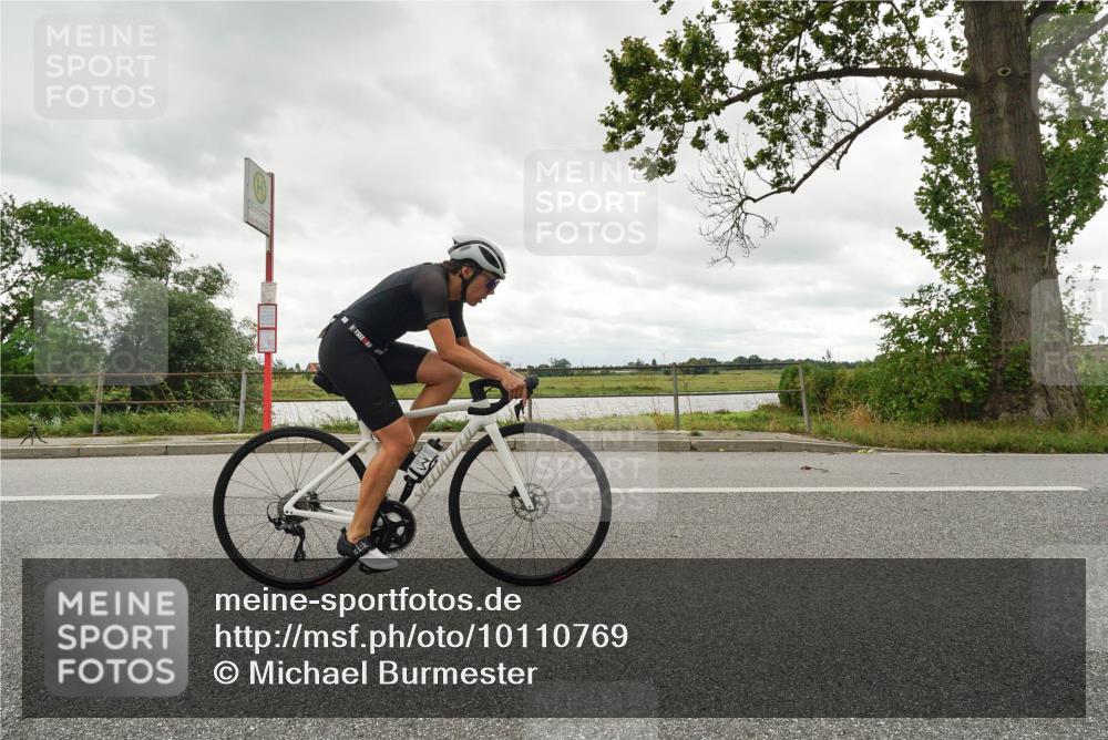 30.08.2026 - Elbe Triathlon Hamburg Michael Burmester http://msf.ph/oto/10110769 30.08.2026 15:10:30 Radfahren  meine-sportfotos.de