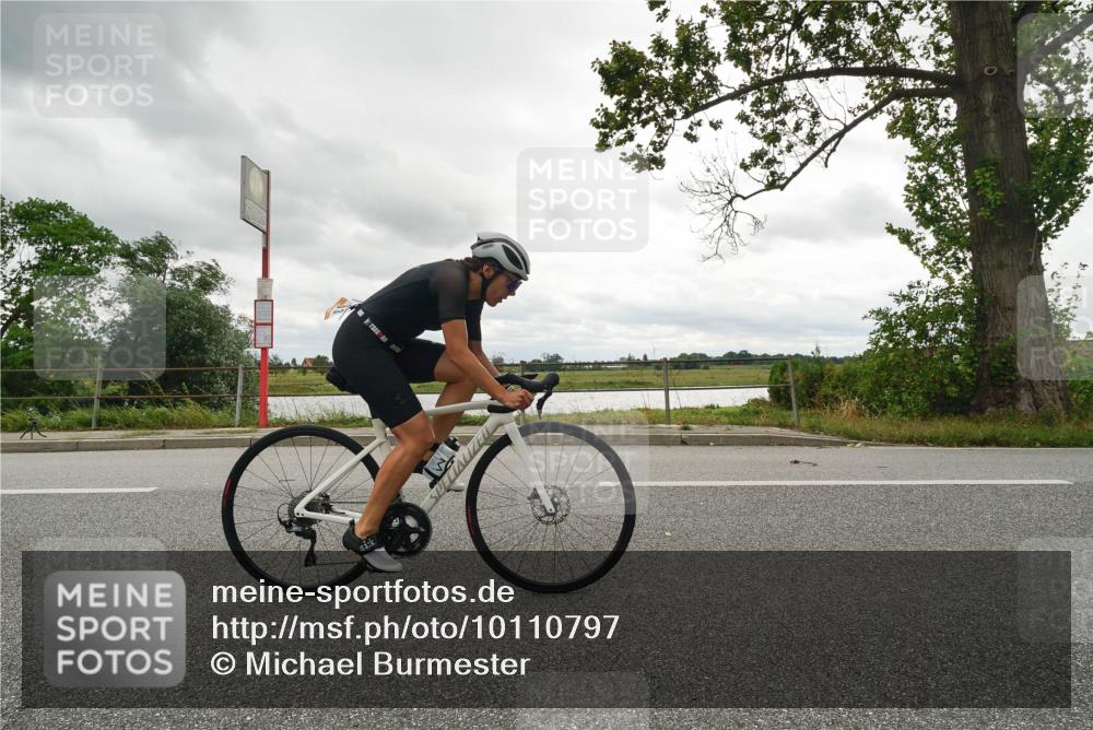 30.08.2026 - Elbe Triathlon Hamburg Michael Burmester http://msf.ph/oto/10110797 30.08.2026 15:19:36 Radfahren  meine-sportfotos.de
